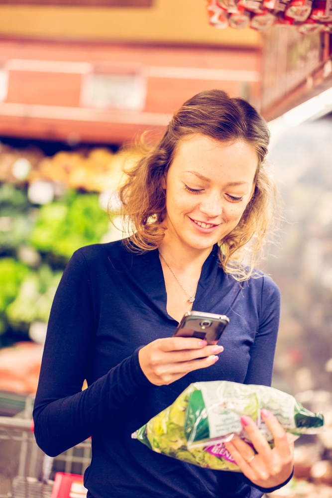woman in store scanning food